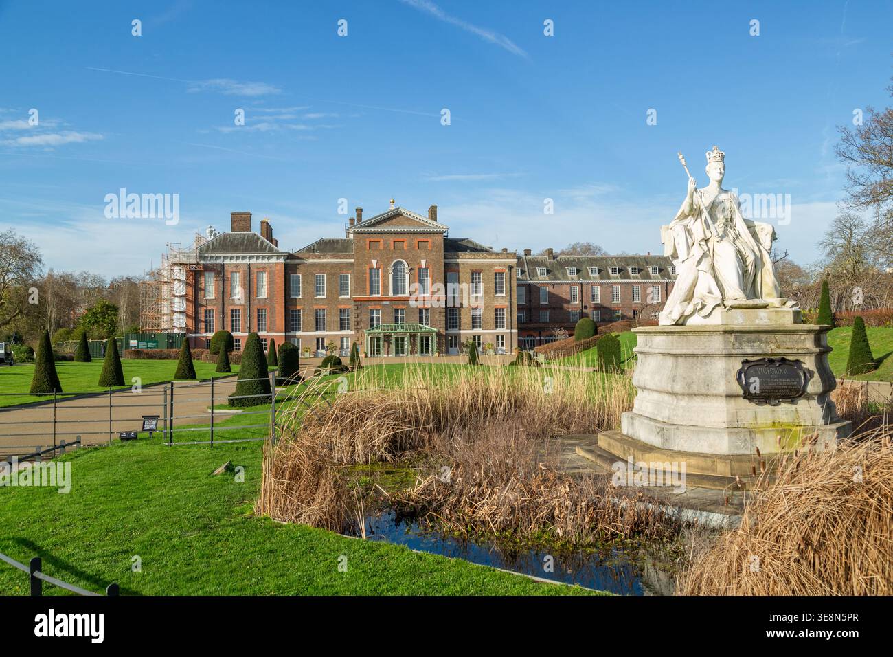 Kensington Palace, eine königliche Residenz in London innerhalb der Kensington Gardens Stockfoto