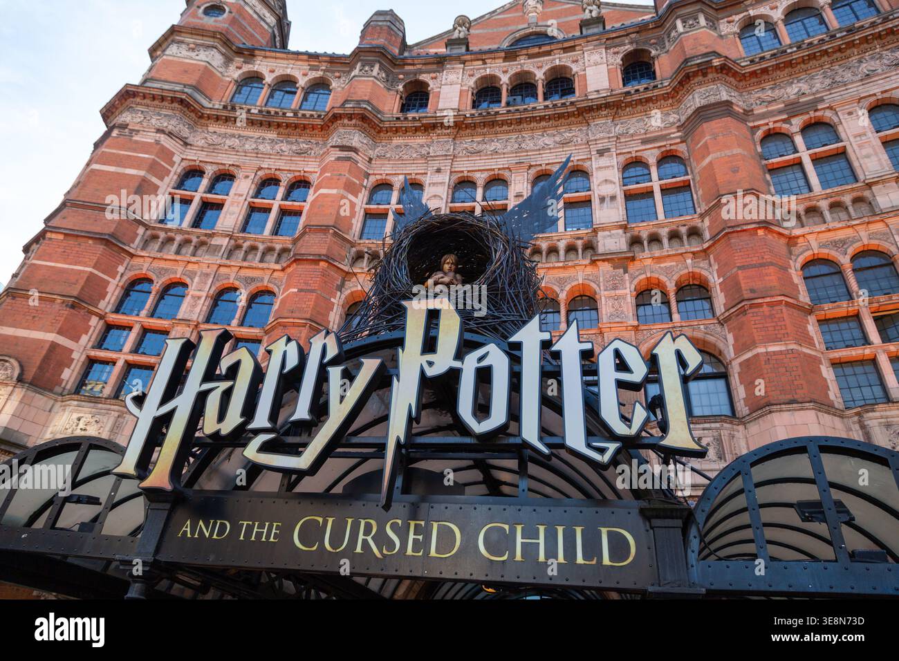 Das Palace Theatre in London, in dem derzeit die Bühnenproduktion Harry Potter and the Cursed Child zu sehen ist. Stockfoto