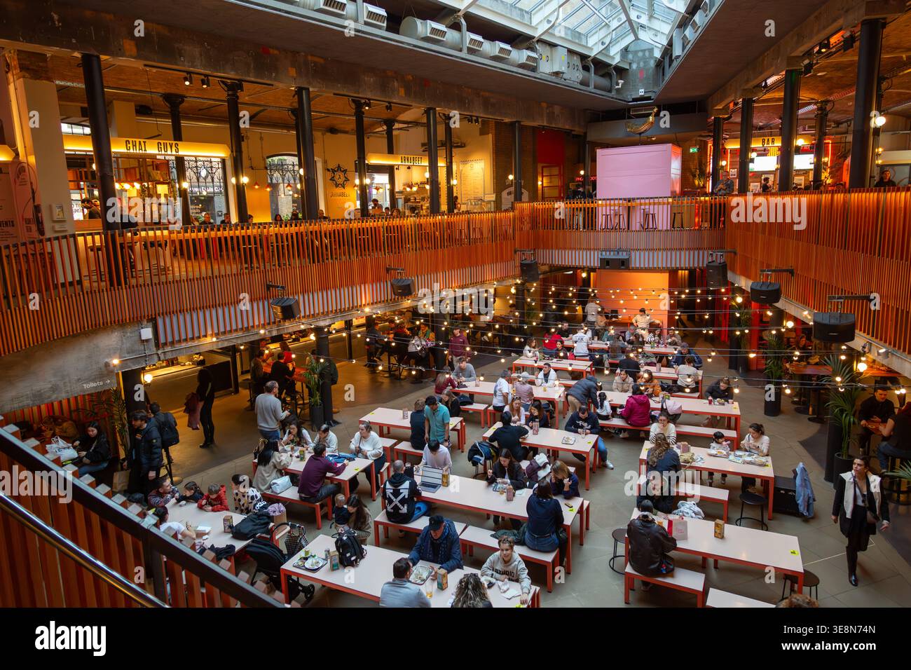 Der Seven Dials Market im Zentrum Londons bietet unabhängige Street Food und großartige Gemeinschaftsrestaurants. Stockfoto