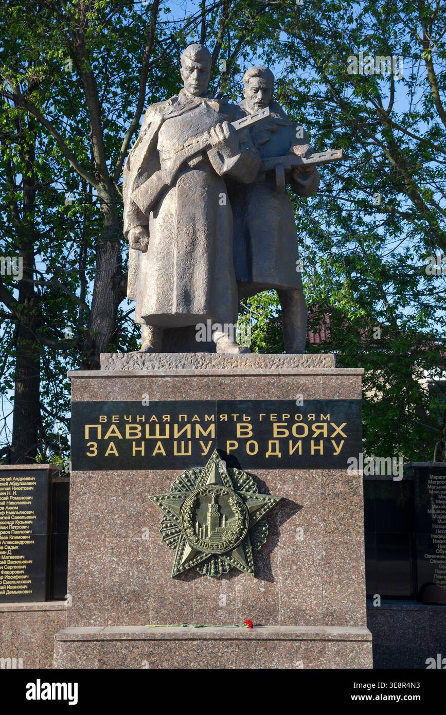 RAMON, RUSSLAND - 03. MAI 2025: Denkmal für Soldaten, die im Großen Vaterländischen Krieg gestorben sind, auf der militärischen Begräbnisstätte Nr. 34. Ramon, Region Woronesch (ver Stockfoto