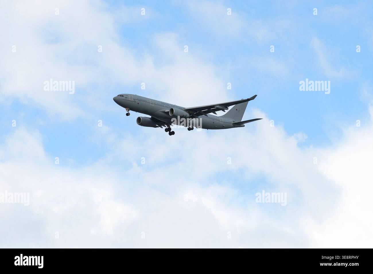 RAF Airbus A330 Voyager KC2 Flugzeug fliegt über Troon auf dem Anflug zum Flughafen Glasgow Prestwick, South Ayrshire, Schottland, Vereinigtes Königreich Stockfoto