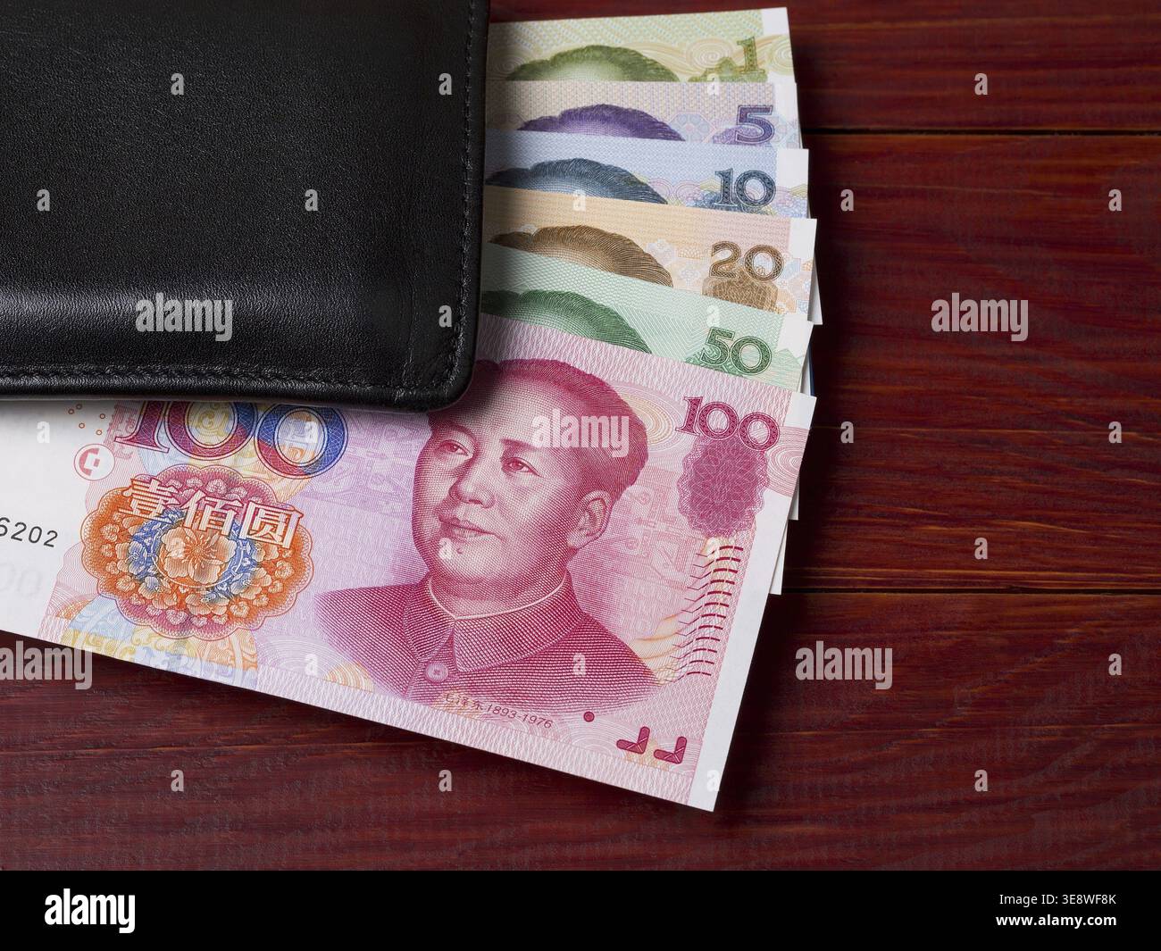 Chinese Yuan in der schwarzen Mappe Stockfoto