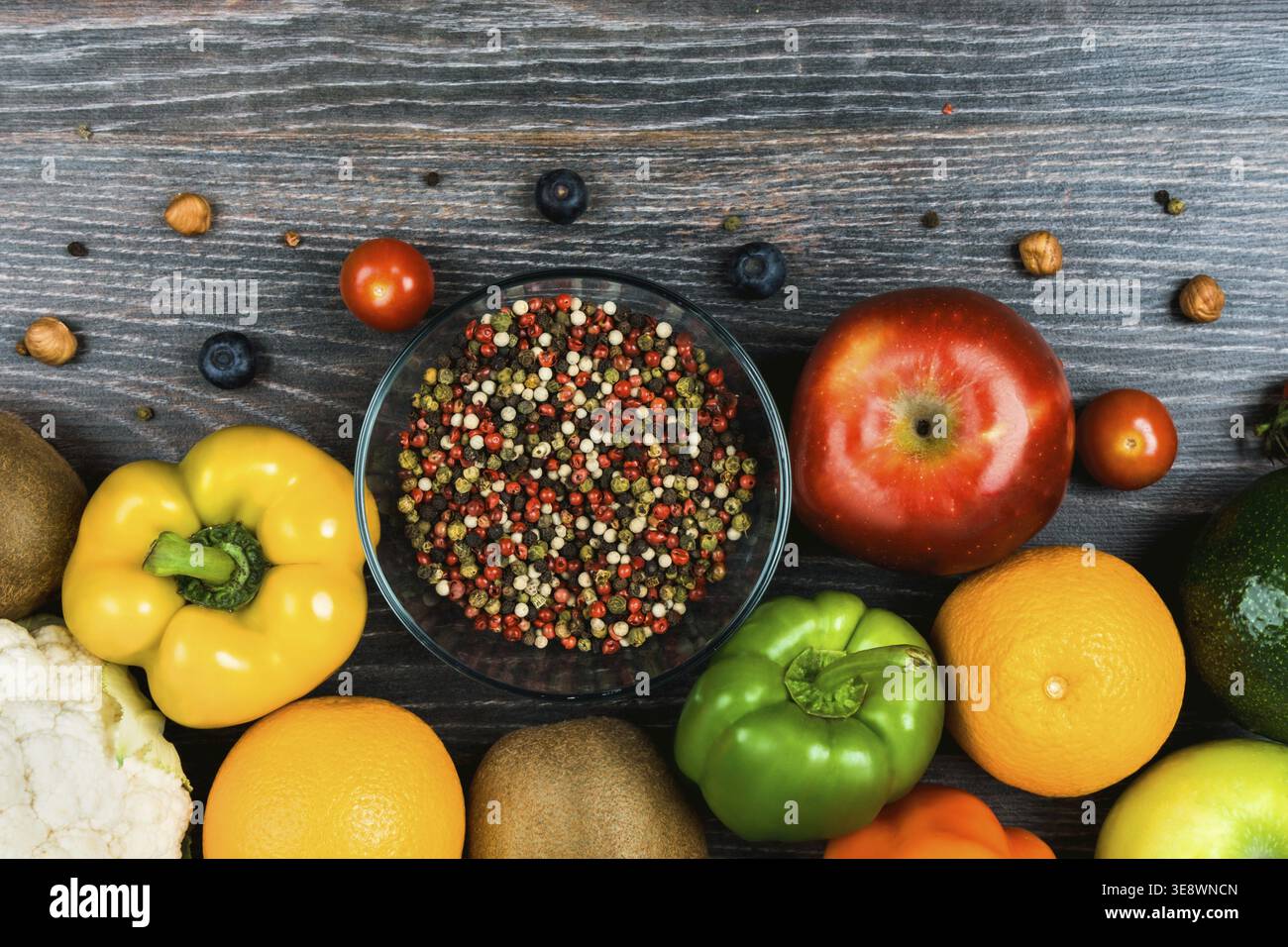 Erntefest, Thanksgiving. Diät zur Gewichtsreduktion. Eine ausgewogene gesunde Ernährung. Nützliche Rezepte. Verwenden Sie Gewürze für Gerichte. Öko-, Bio-Produkte. Flach, Lay Stockfoto