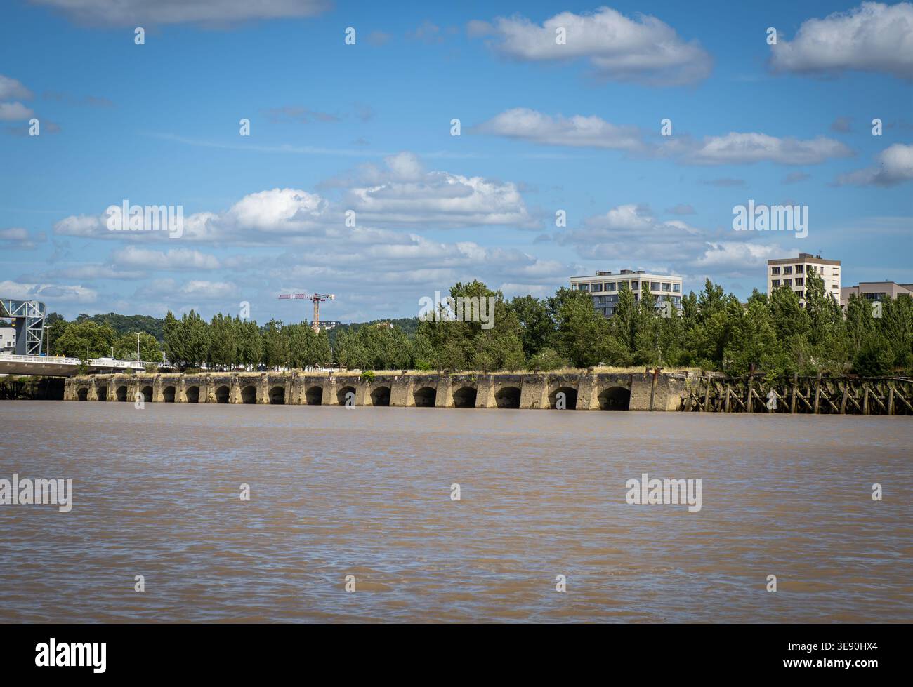 Bordeaux, Frankreich - 7. Juni 2022 - der Bunker der U-Boot-Basis Bordeaux II. Weltkrieg wurde von Deutschland gebaut Stockfoto