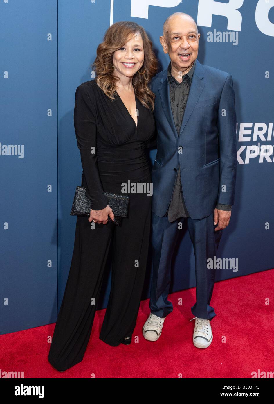 New York, Usa. April 2026. Rosie Perez und George C. Wolfe nehmen am 16. April 2026 an der Eröffnungsfeier für Broadway 'Proof' im Booth Theatre in New York teil. (Foto: Lev Radin/SIPA USA) Credit: SIPA USA/Alamy Live News Stockfoto