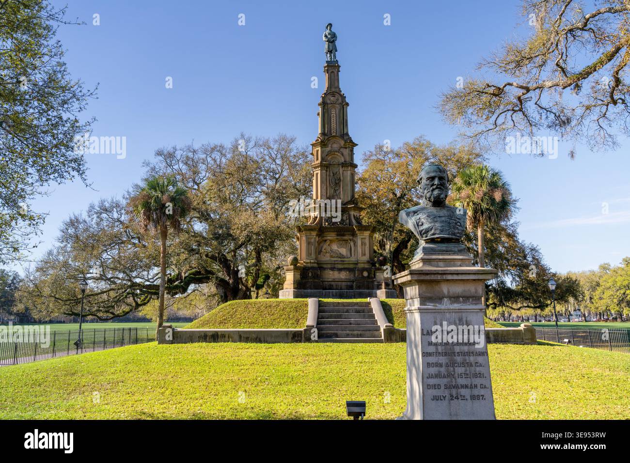 Savannah, USA - 11. März 2026: Blick auf das Civil war Monument neben dem Forsyth Park in der Innenstadt von Savannah Stockfoto