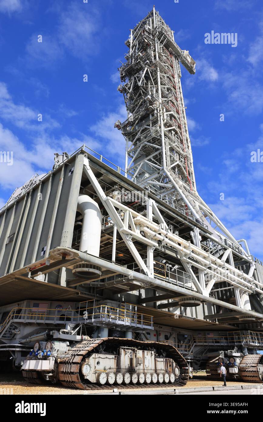 Der mobile Trägerraketen 1 der NASA beginnt seine etwa 4 Meilen lange Wanderung vom Launch Complex 39B zum Vehicle Assembly Building im Kennedy Space C der Agentur Stockfoto