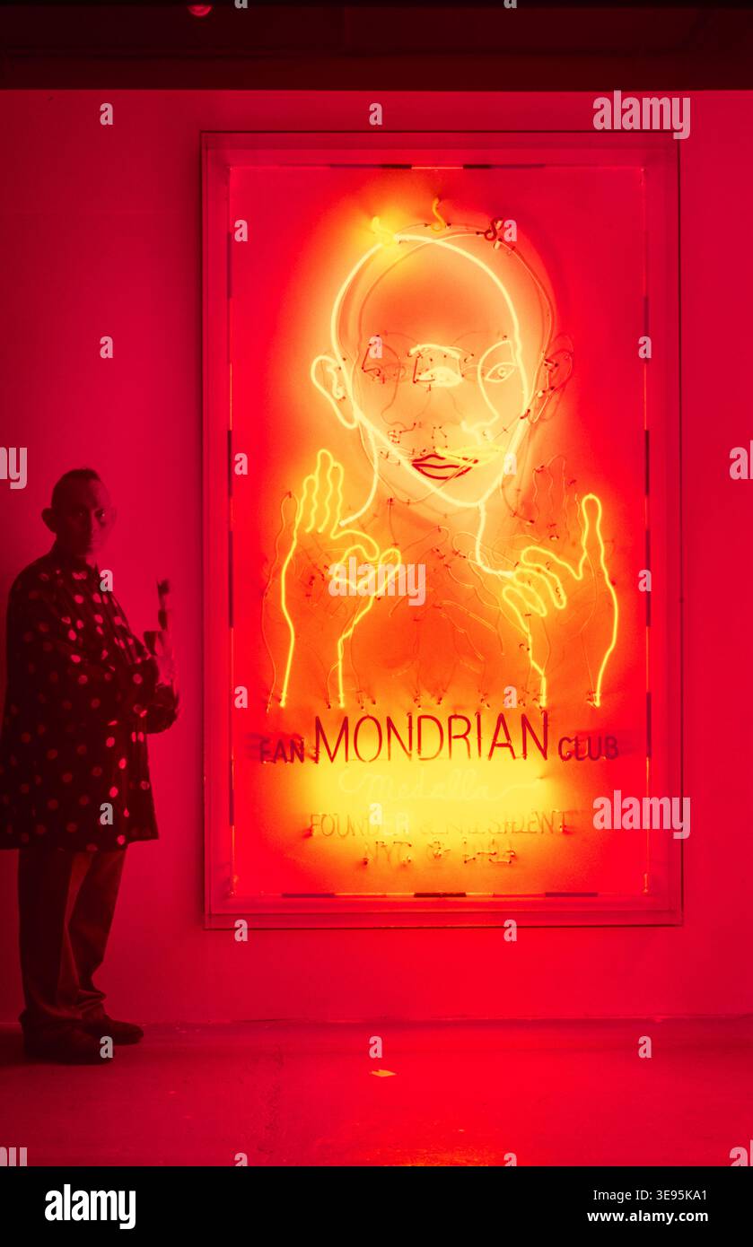 Künstler David Medalla, London, 1990er Jahre Er war ein philippinischer internationaler Künstler und politischer Aktivist. Sein Werk reichte von Skulptur und kinetischer Kunst bis hin zu Malerei, Installation und Performance. Stockfoto