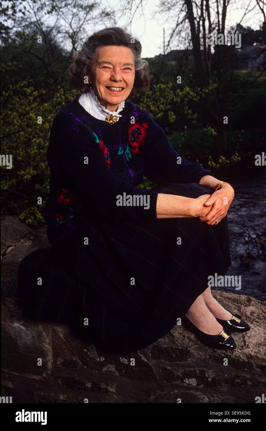 Rosamunde Pilcher, Autor, zu Hause in Schottland. Sie war eine sehr erfolgreiche britische Schriftstellerin. Ihre Bücher verkauften sich weltweit über 60 Millionen Exemplare, mit einer besonders großen Anhängerschaft in Deutschland Stockfoto