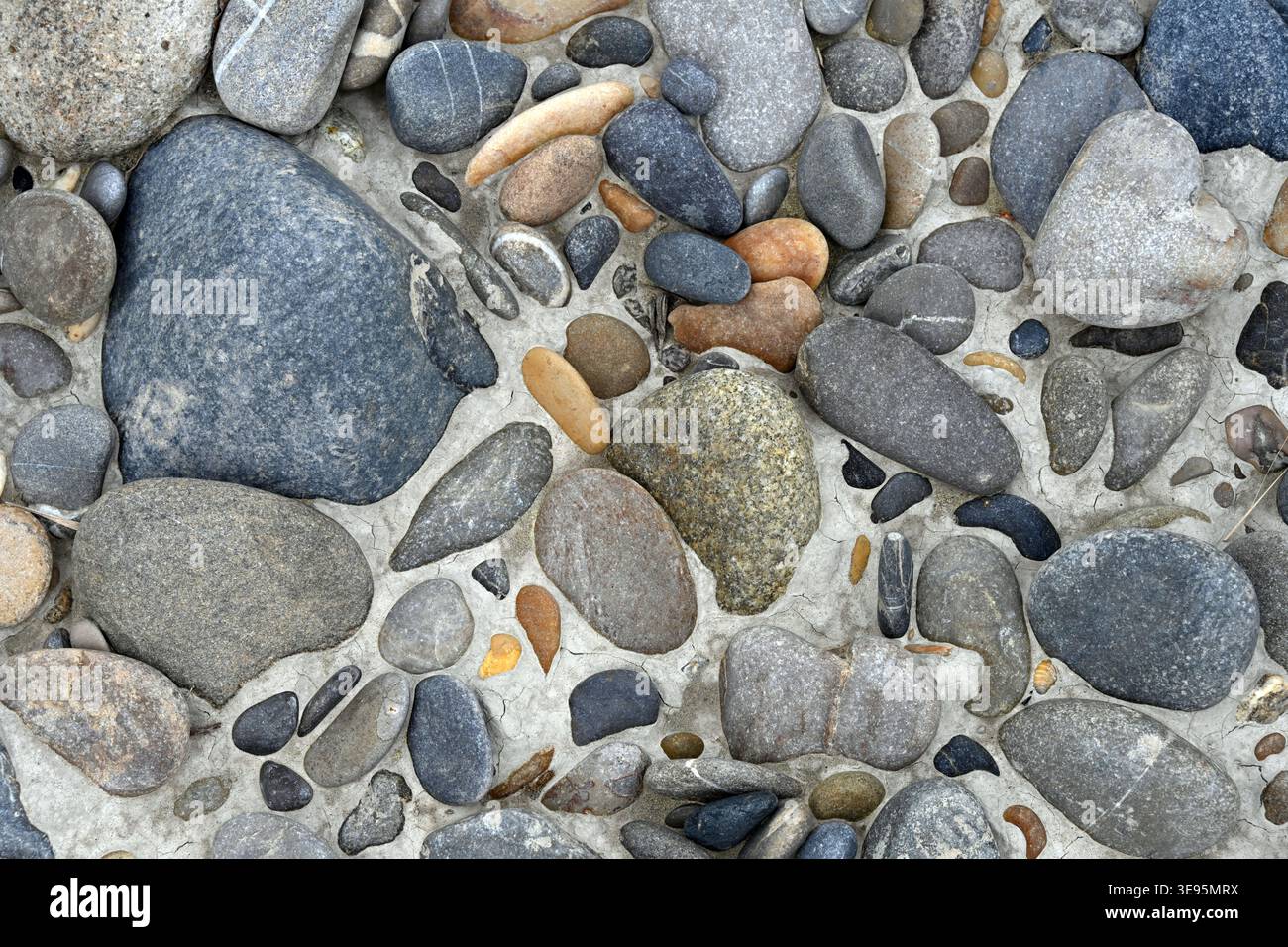 Natürliche Muster der glatten Fluss Pebbles, Rocks or Stones im River Bed of Durance River Provence Frankreich Stockfoto