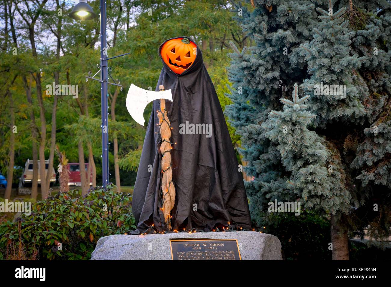 George W Gibson Statue hat sich für Halloween, Gibsons, Sunshine Coast, British Columbia, Kanada, bekannt gemacht Stockfoto