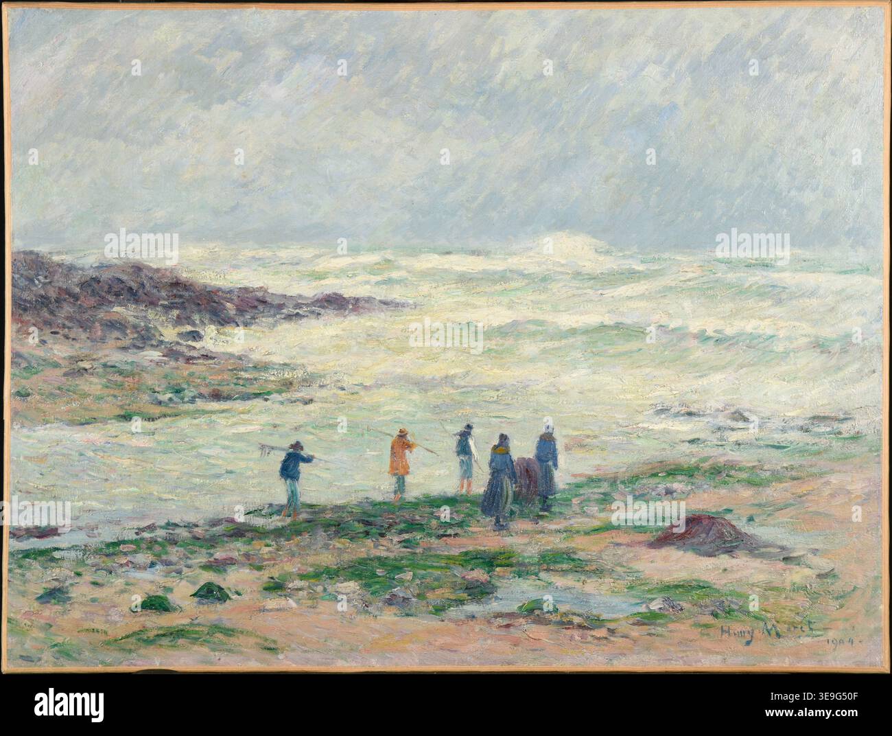 Henry Moret (1856–1913) war ein französischer Landschaftskünstler, der an der Pont-Aven-Schule teilnahm. *Jour d'hiver* (1904) fängt Fischer, die Algen entlang einer Küste sammeln. Das Archivfoto dokumentiert das Ölgemälde, das den Alltag in einer winterlichen Meereslandschaft darstellt. Stockfoto