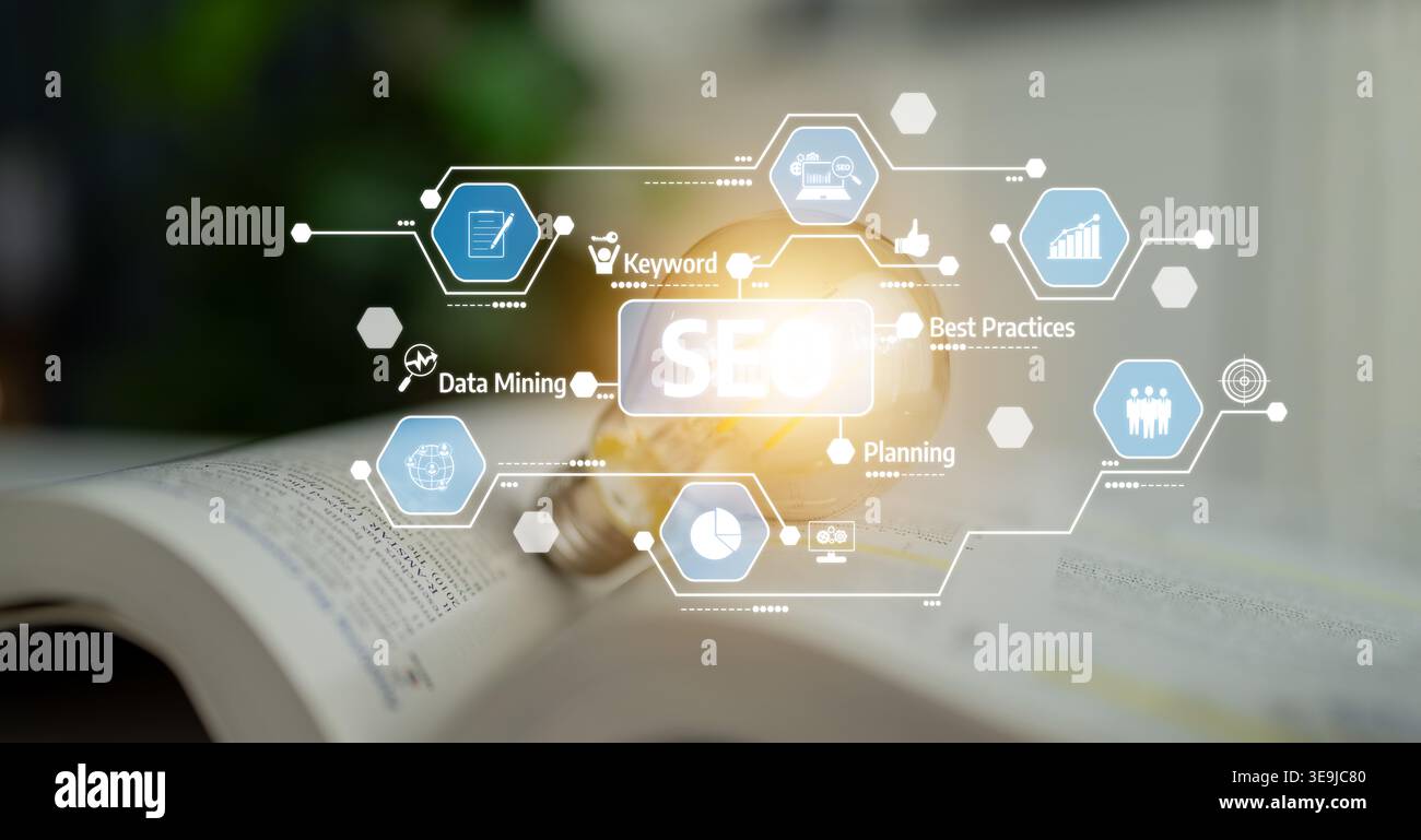 Kreative Visualisierung des SEO-Strategiekonzepts mit Data Mining, Keyword-Planung und digitalen Symbolen über einem offenen Buch. Perfekt für Geschäftsreisen und Stockfoto