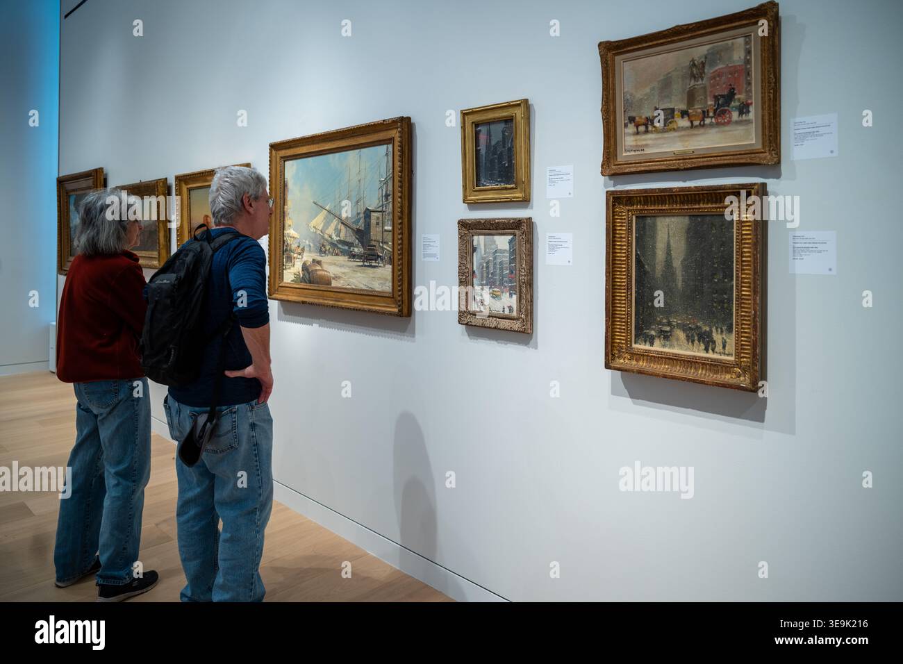 Guy Carleton Wiggings Malereien wurden am 18. April 2026 auf der Auktion American Art in Bonhams in New York ausgestellt. Stockfoto