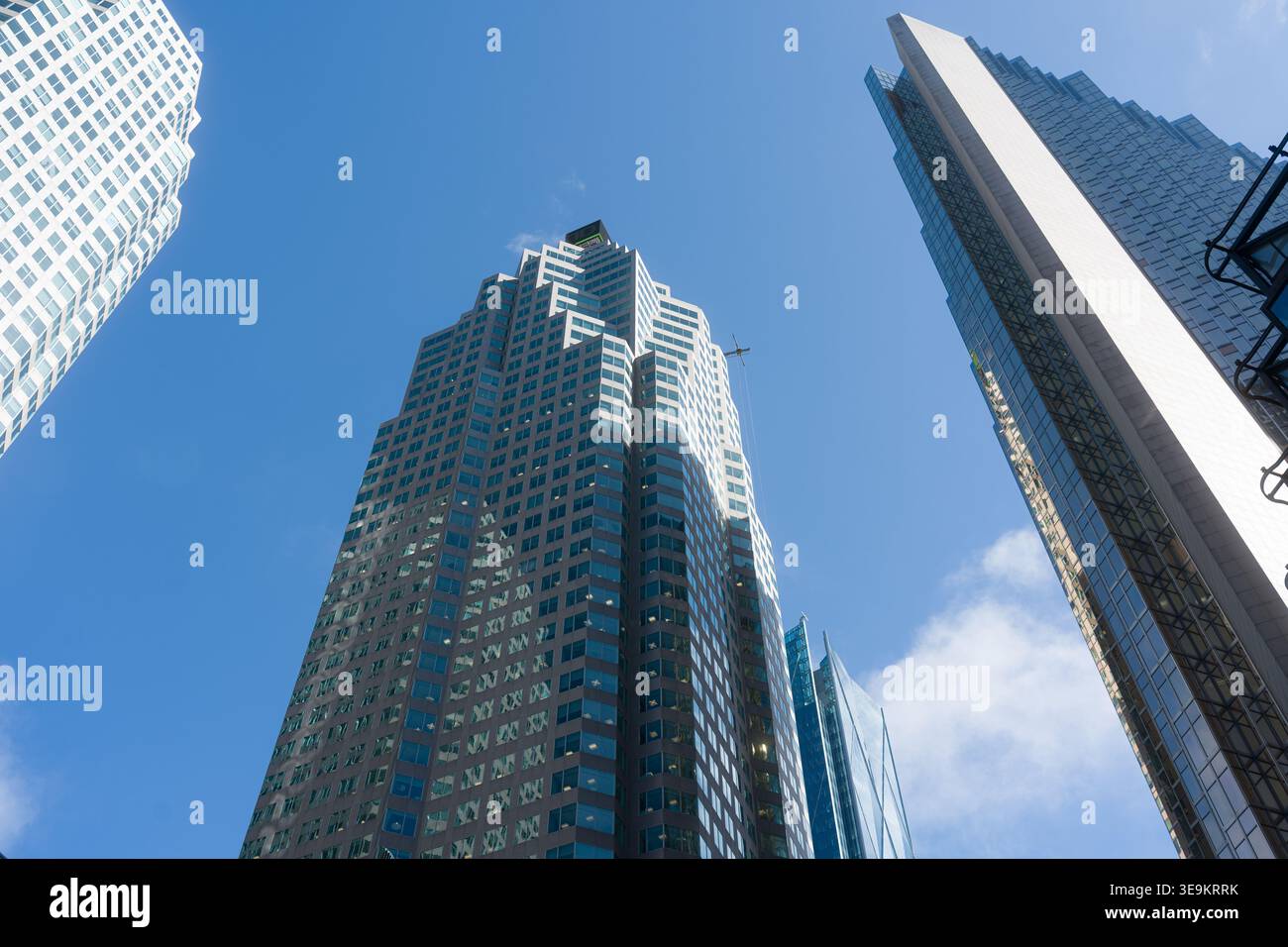 Toronto, Kanada - 17. April 2026: Anmutige, schimmernde Silhouette im Hochhaus. Raffiniertes Turmgießen einzigartig Stockfoto