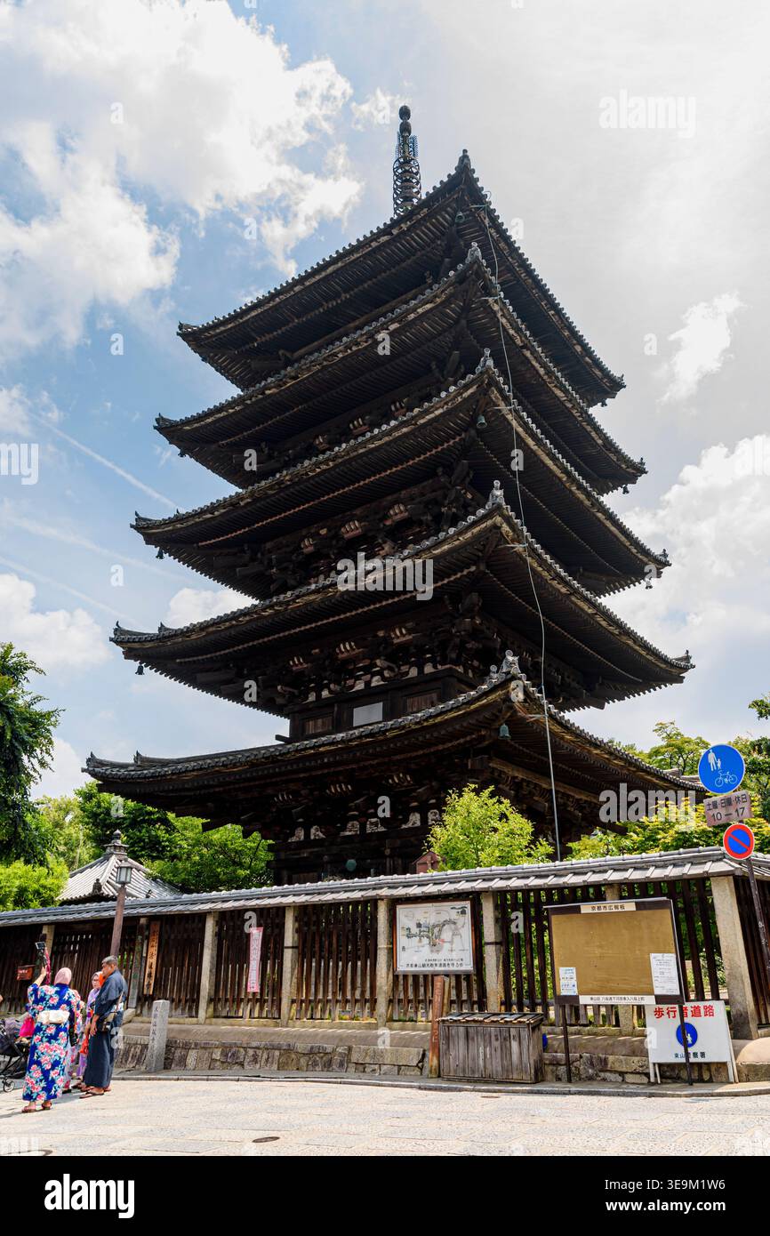 Die 5-stöckige Yasaka Pagode im malerischen Higashiyama Viertel, Kyoto, Kansai, Japan Stockfoto