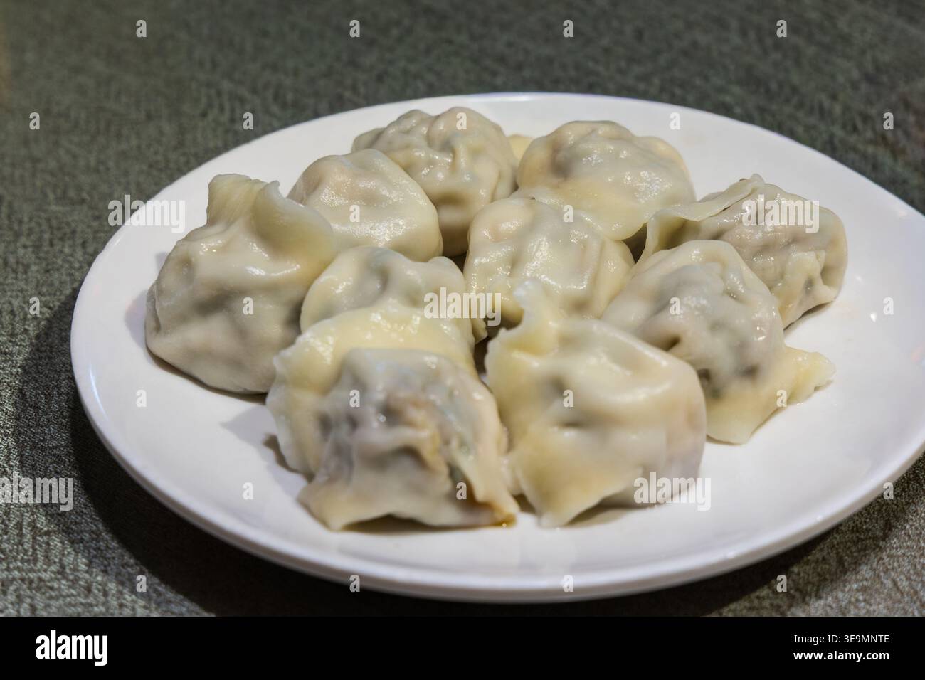 Peking beliebte und köstliche Dampfknödel mit reichlich Füllungen im Restaurant Stockfoto
