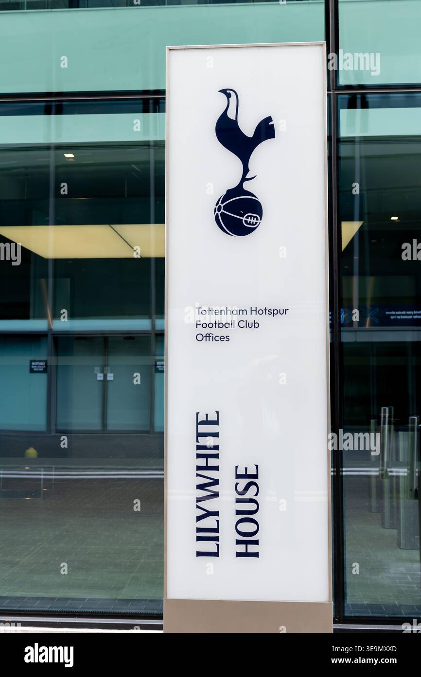 London. Großbritannien – 17. April 2026. Die Tottenham Hotspur Football Club Büros sind an der Fassade des Lilywhite House angebracht. Stockfoto