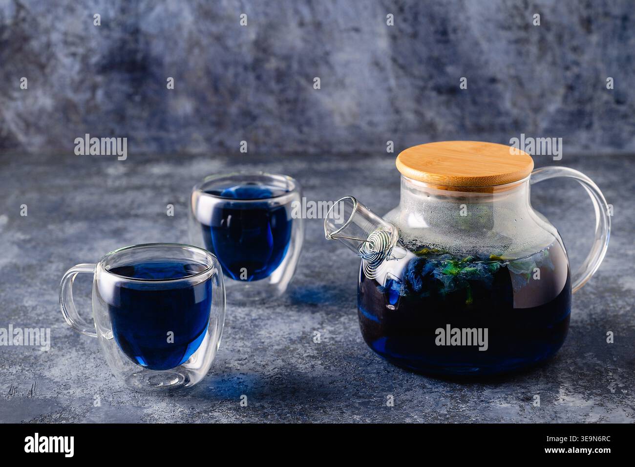 Bio-Blautee Anchan, Clitoria, Schmetterlingserbse. Stockfoto