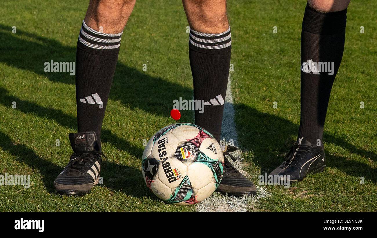 17.04.26, Testmatch, Allianz Stadion Trainingsgelände in Wien / Österreich - SK Rapid vs FC Blau-Weiss Linz / Kleinmünchen. Im Rahmen: Münzwurf des Schiedsrichters vor dem Anstoß. Foto: Christian Mueller - 20260417 PD16857 Stockfoto