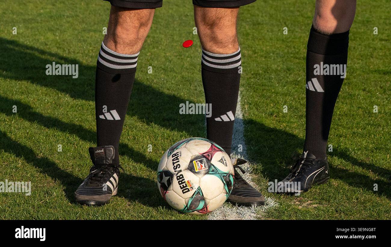 17.04.26, Testmatch, Allianz Stadion Trainingsgelände in Wien / Österreich - SK Rapid vs FC Blau-Weiss Linz / Kleinmünchen. Im Rahmen: Münzwurf des Schiedsrichters vor dem Anstoß. Foto: Christian Mueller - 20260417 PD16858 Stockfoto