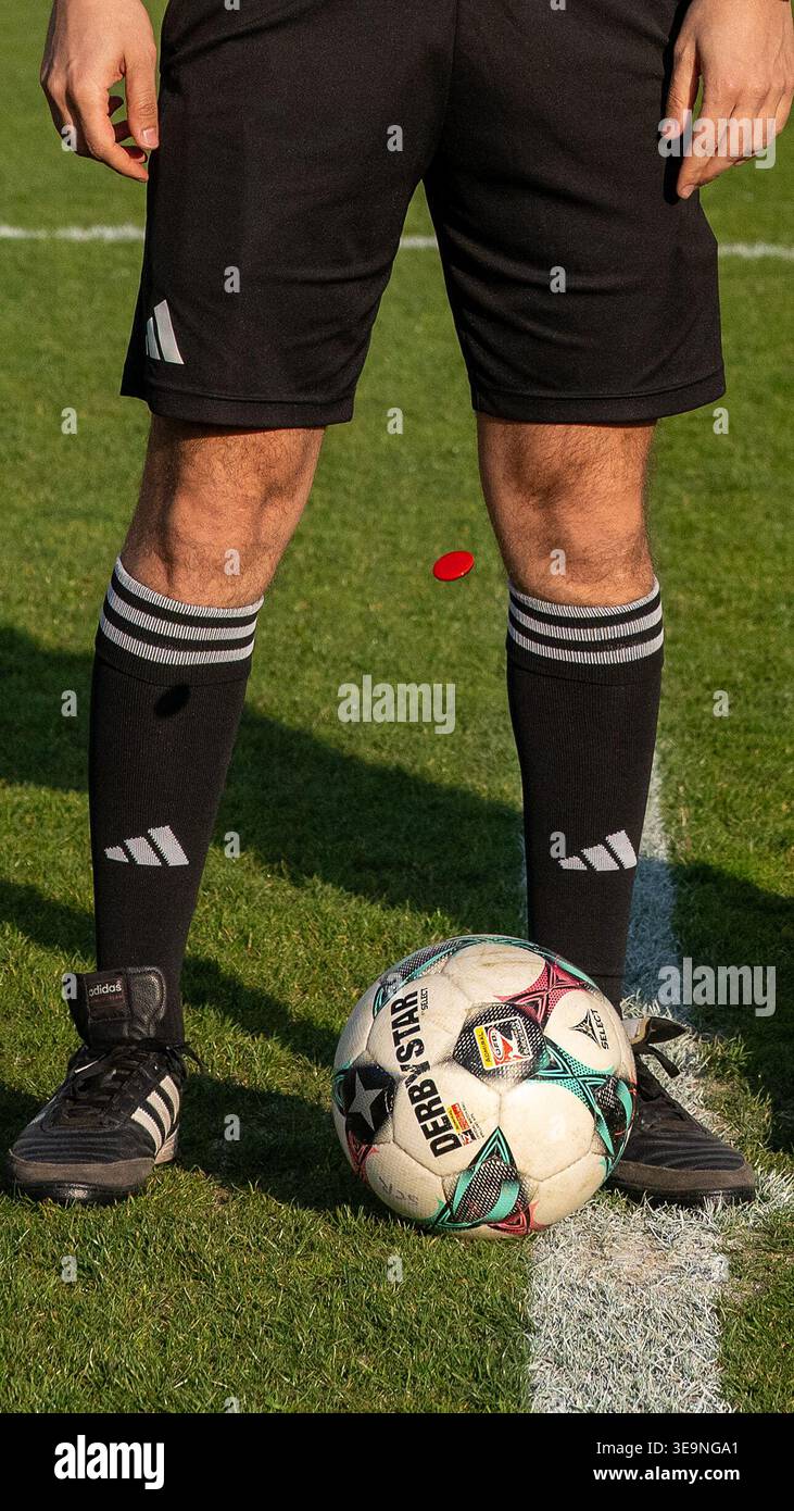 17.04.26, Testmatch, Allianz Stadion Trainingsgelände in Wien / Österreich - SK Rapid vs FC Blau-Weiss Linz / Kleinmünchen. Im Rahmen: Münzwurf des Schiedsrichters vor dem Anstoß. Foto: Christian Mueller – 20260417 PD16856 Stockfoto