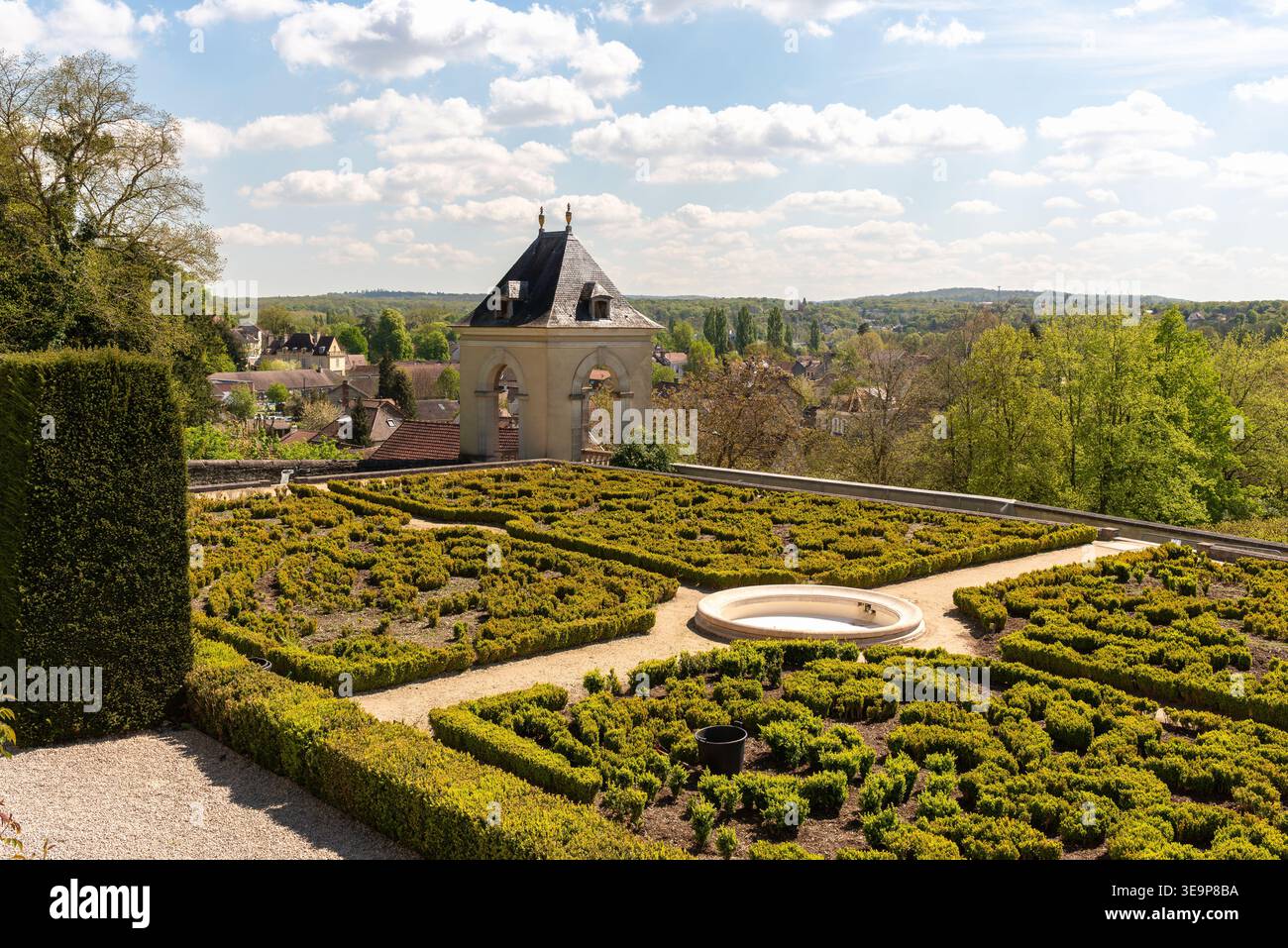 Auvers-sur-Oise, Frankreich, 04.14.2026. Der Garten des château d'Auvers (Schloss Auvers) Stockfoto
