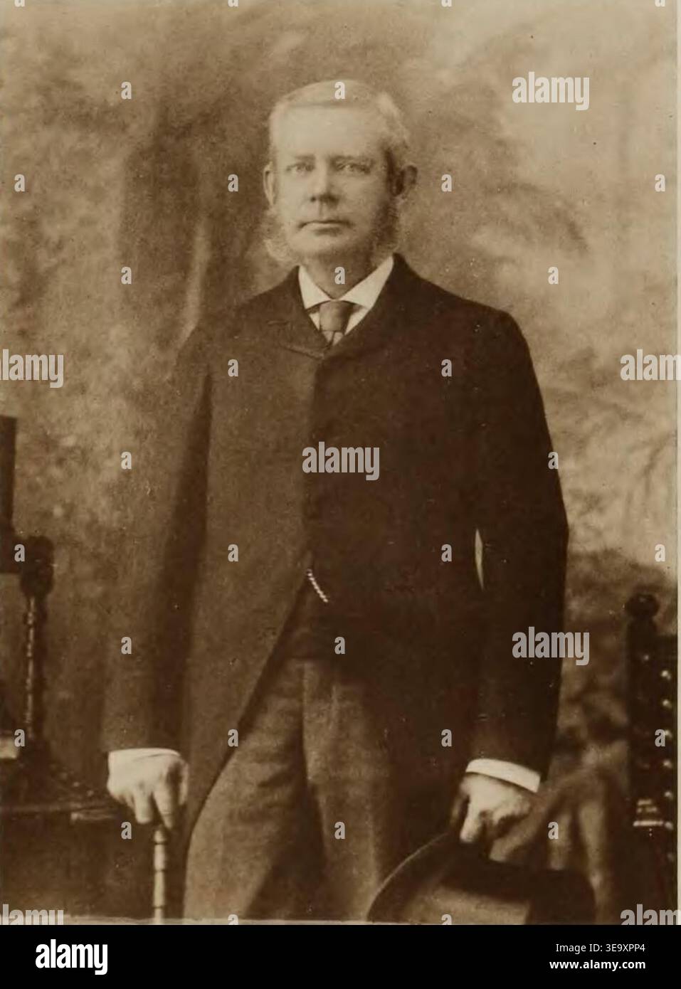 William Gurdon Saltonstall (1831–1889) war ein Nachfahre von Sir Richard Saltonstall. Sein Porträt, das im Familienbuch „Ancestry and Descendants of Sir Richard Saltonstall“ zu sehen ist, enthält sein Familienwappen, das die amerikanische Geschichte der Linie markiert. Stockfoto