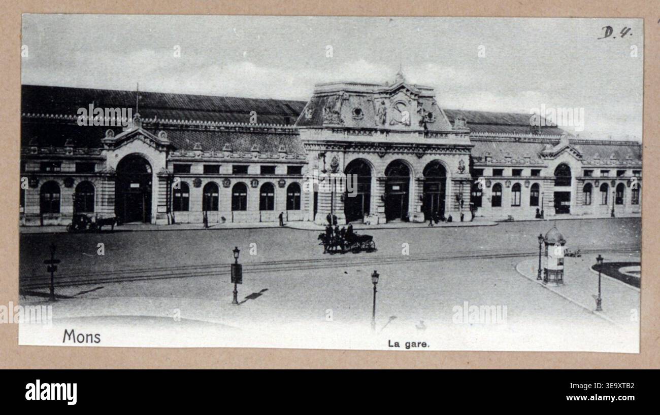 Dieses Foto aus dem Jahr 2022 zeigt den Bahnhof Mons in Belgien. Das genaue Datum des Fotos ist nicht verfügbar, aber es zeigt die architektonischen Merkmale des Bahnhofs und seiner Umgebung. Stockfoto
