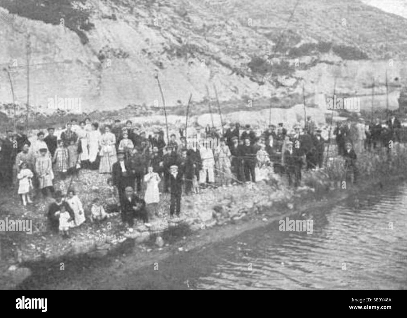 Die „Festa del Peix“ in Manresa, aufgenommen auf diesem Bild von 1911, zeigt das traditionelle Fischfest. Das Foto, das im Mai 1911 in *Il·lustració Catalana* gezeigt wurde, spiegelt das kulturelle und soziale Leben Kataloniens während dieser Zeit wider und konzentriert sich dabei auf die Rolle der Fischergemeinden. Stockfoto
