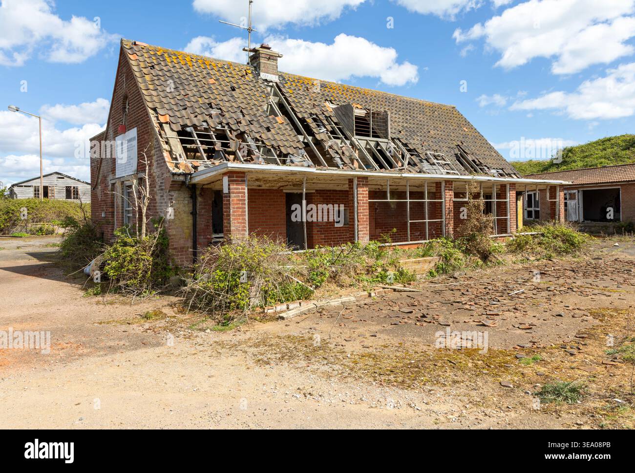 Heruntergekommenes Wachhaus auf der ehemaligen Militärbasis RAF Bawdsey, Bawdsey, Suffolk, England, Großbritannien Stockfoto