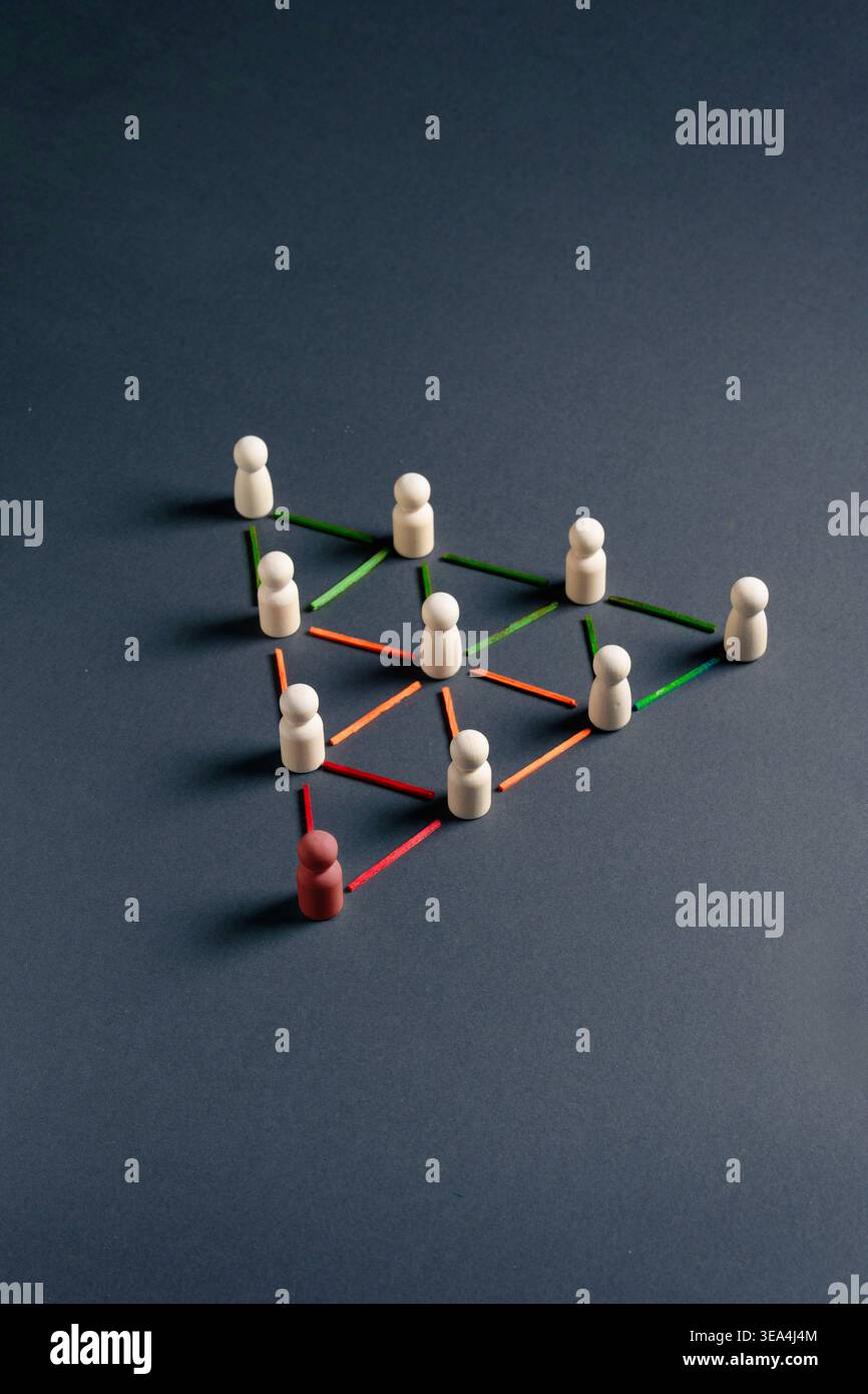 Kreativer Abstract der Führungsdynamik, verbindende Figuren, die strukturiertes Netzwerkverhalten symbolisieren. Stockfoto