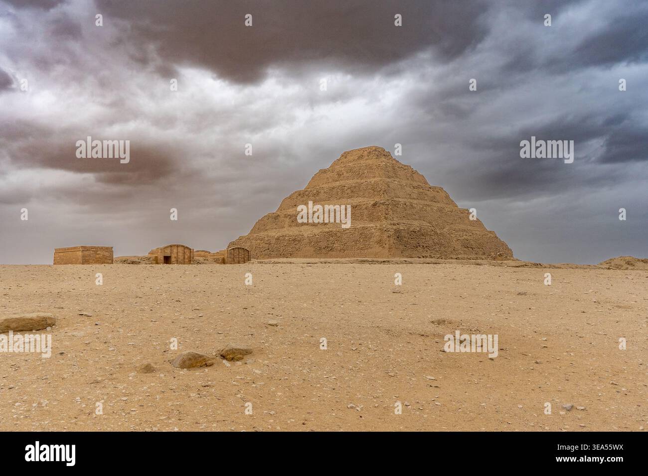 Blick auf die Pyramide von Djoser, auch als Stufenpyramide bezeichnet, Sakkara Stockfoto