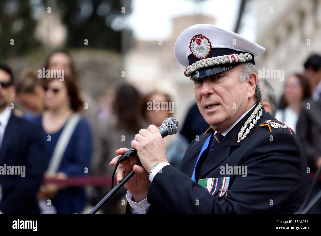 Roma, Italien. April 2026. IL comandante della polizia di Roma Capitale Mario de Sclavis celebrazioni per il 2779° Natale di Roma nella piazza del Campidoglio -Roma -Italia - Martedì 21 April 2026 - - (Foto di Cecilia Fabiano/ Credit: LaPresse/Alamy Live News Stockfoto