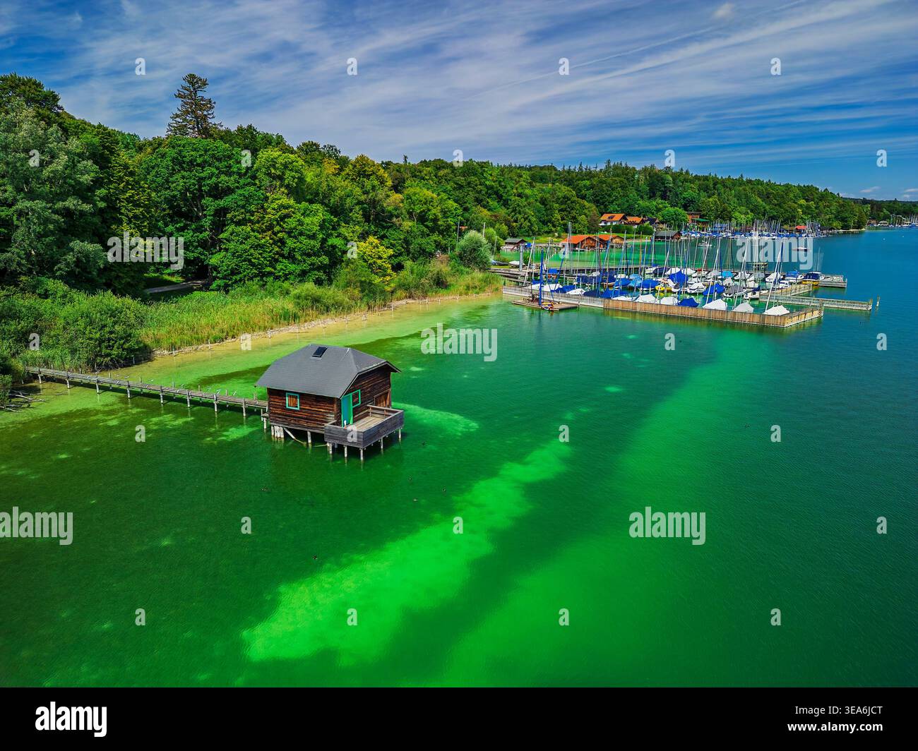 Bootshaus und Yachthafen von Feldafing, Starnberger See, fünf Seen Region, Oberbayern, Bayern, Deutschland Stockfoto