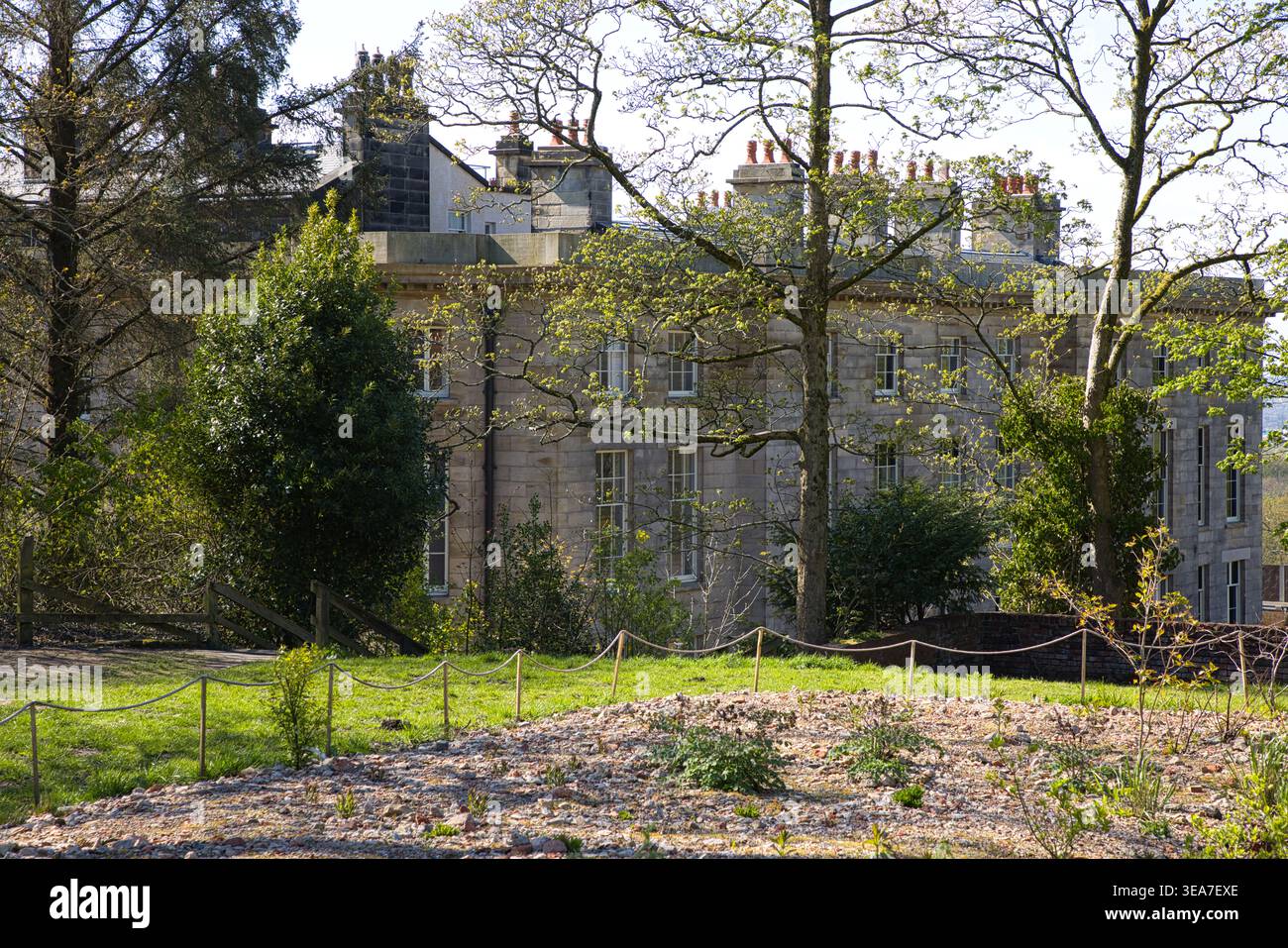 Haigh Hall Herrenhaus, Blick durch Spring Trees, Wigan, Großbritannien. Stockfoto