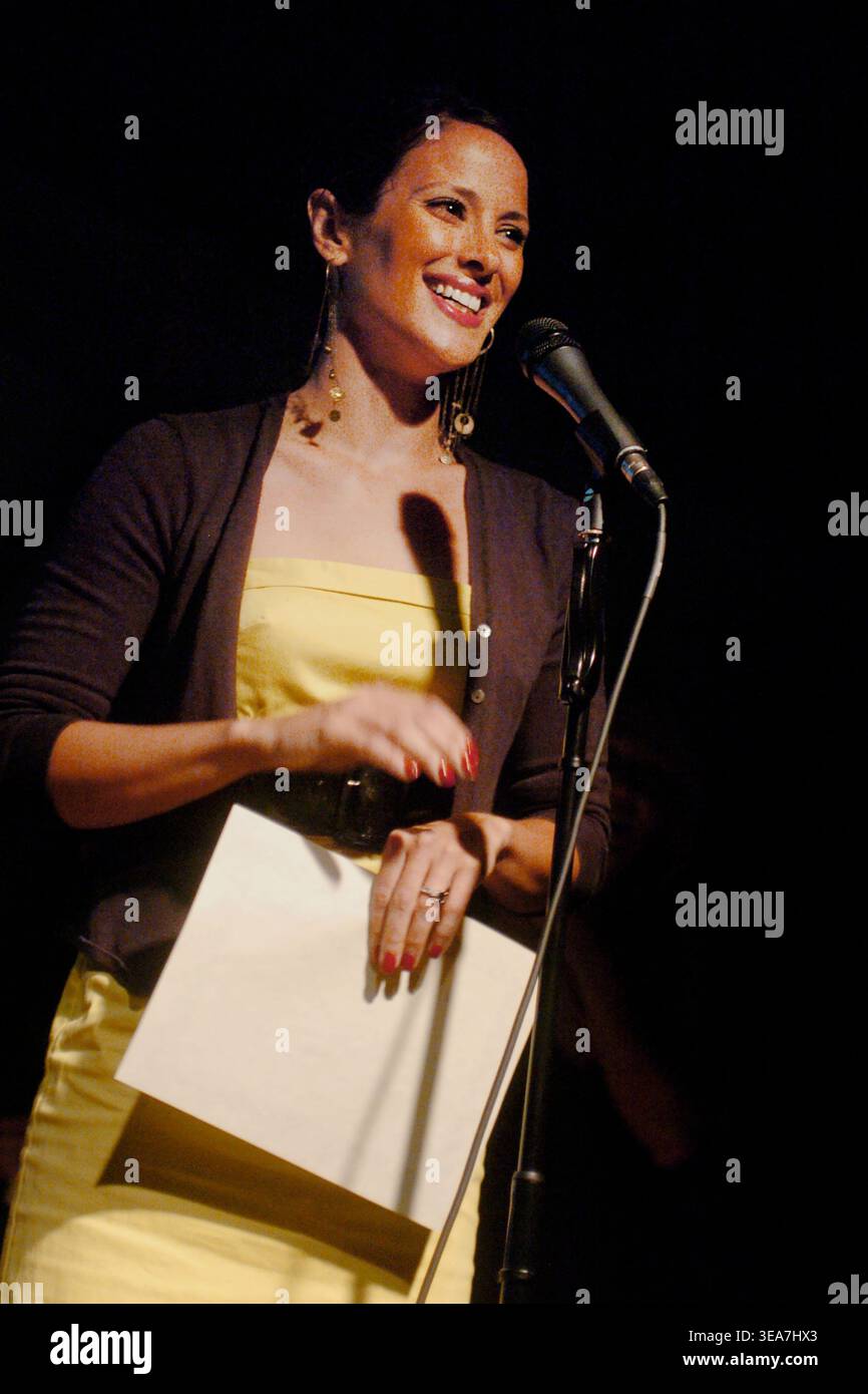 Verity Branco nimmt eine Auszeichnung während der Austin Critics Table Awards, Austin, Texas, am 1. Juni 2009 entgegen. (Foto: John Anderson/The Austin Chronicle) Stockfoto
