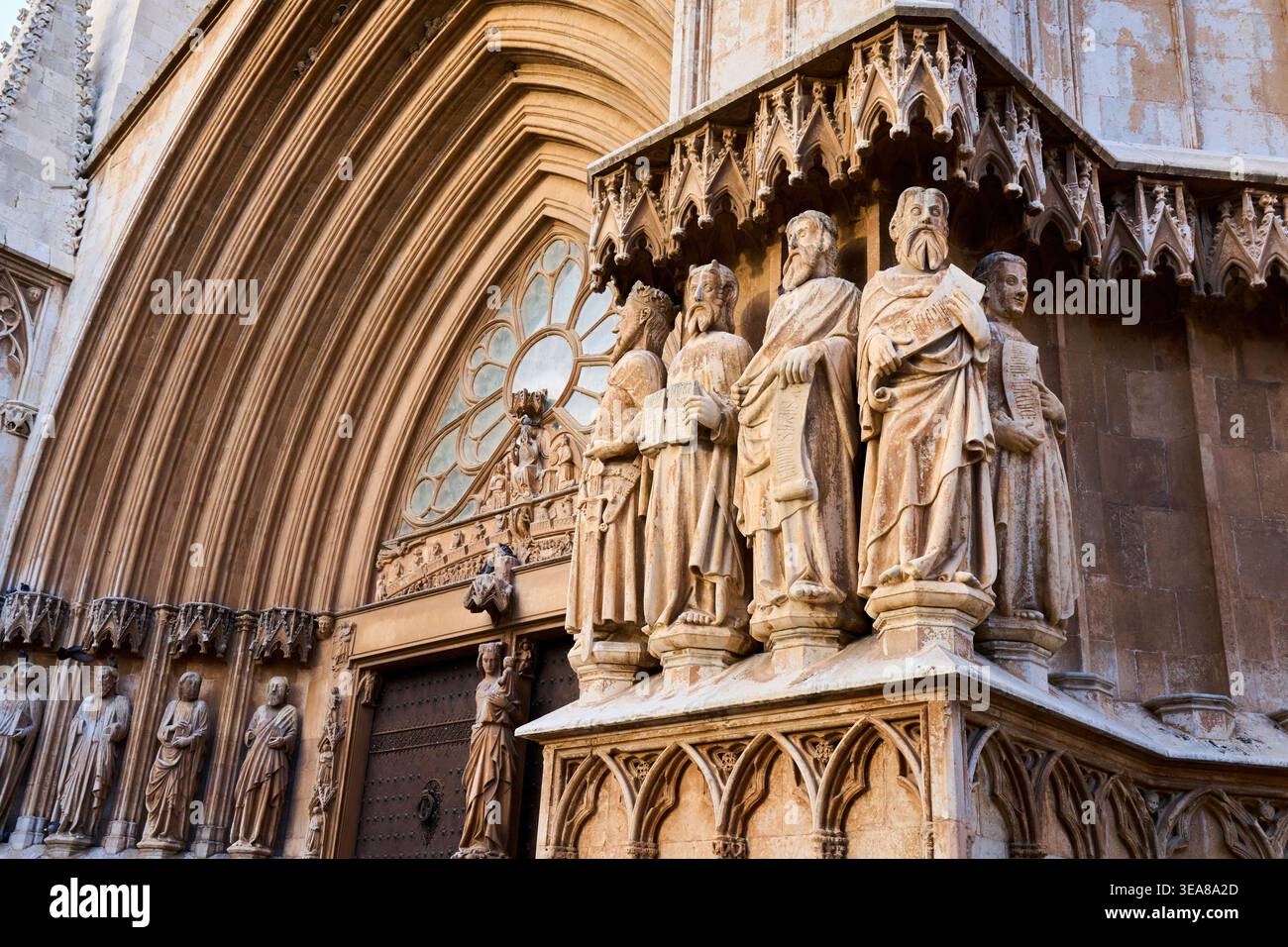 Apostelstatuen im Hauptportal, Kathedrale, Pla de La Seu, Tarragona-Stadt, Katalonien, Spanien, Europa Stockfoto
