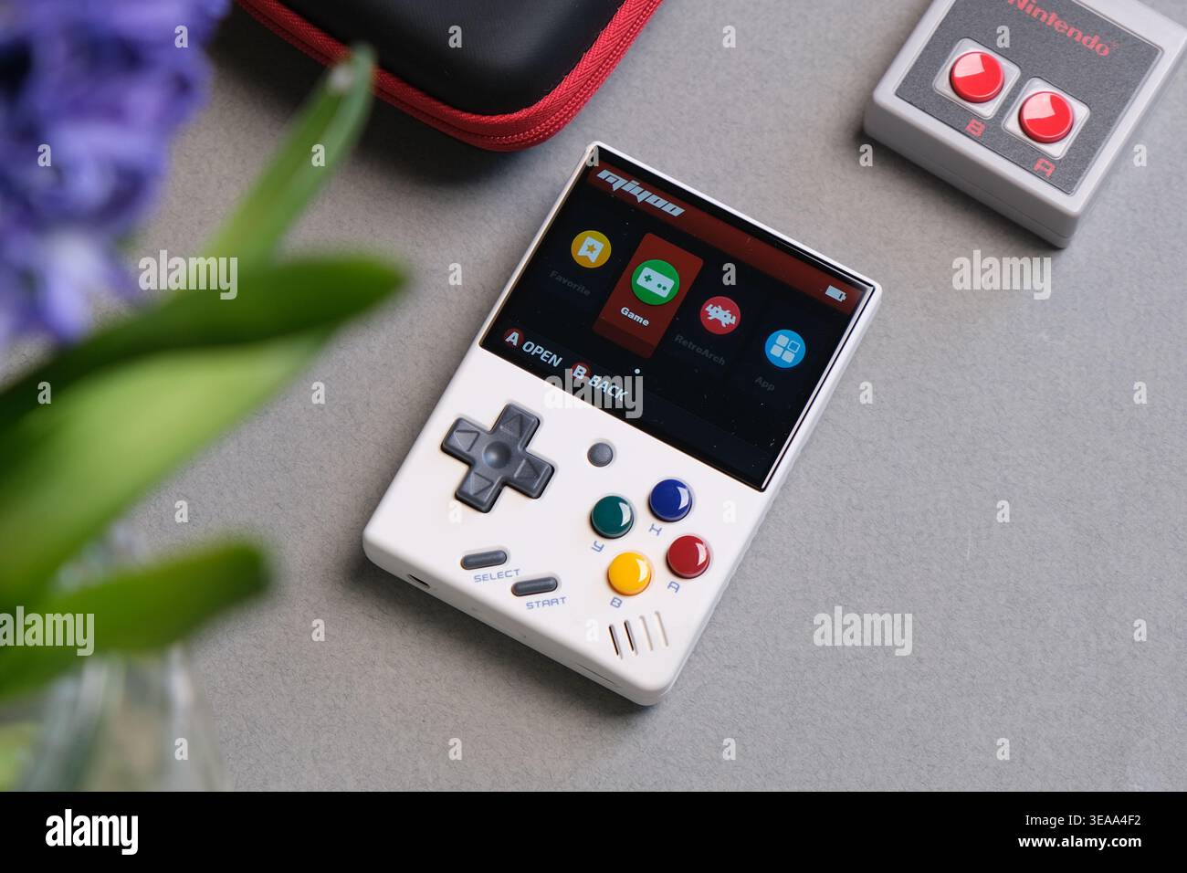 Gaming-Handheld Miyoo Mini Stockfoto