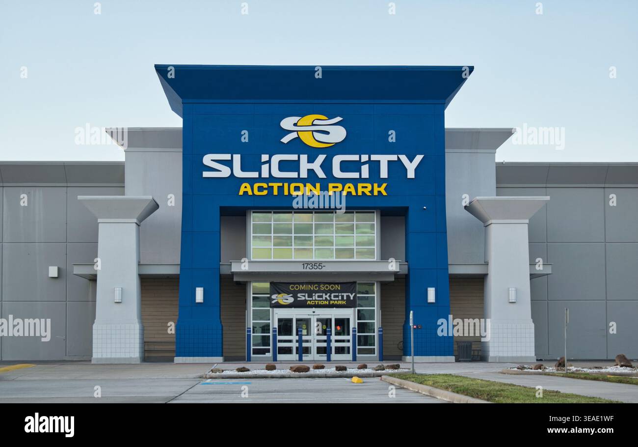 Houston, Texas, USA 11-24-2024: Slick City Action Park Business Storefront Outdoor Games. Stockfoto