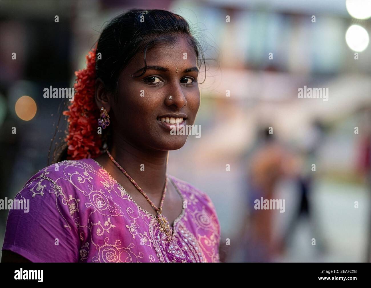 Indische singapurische junge Frau Porträt, Zentralregion, Singapur, Singapur Stockfoto