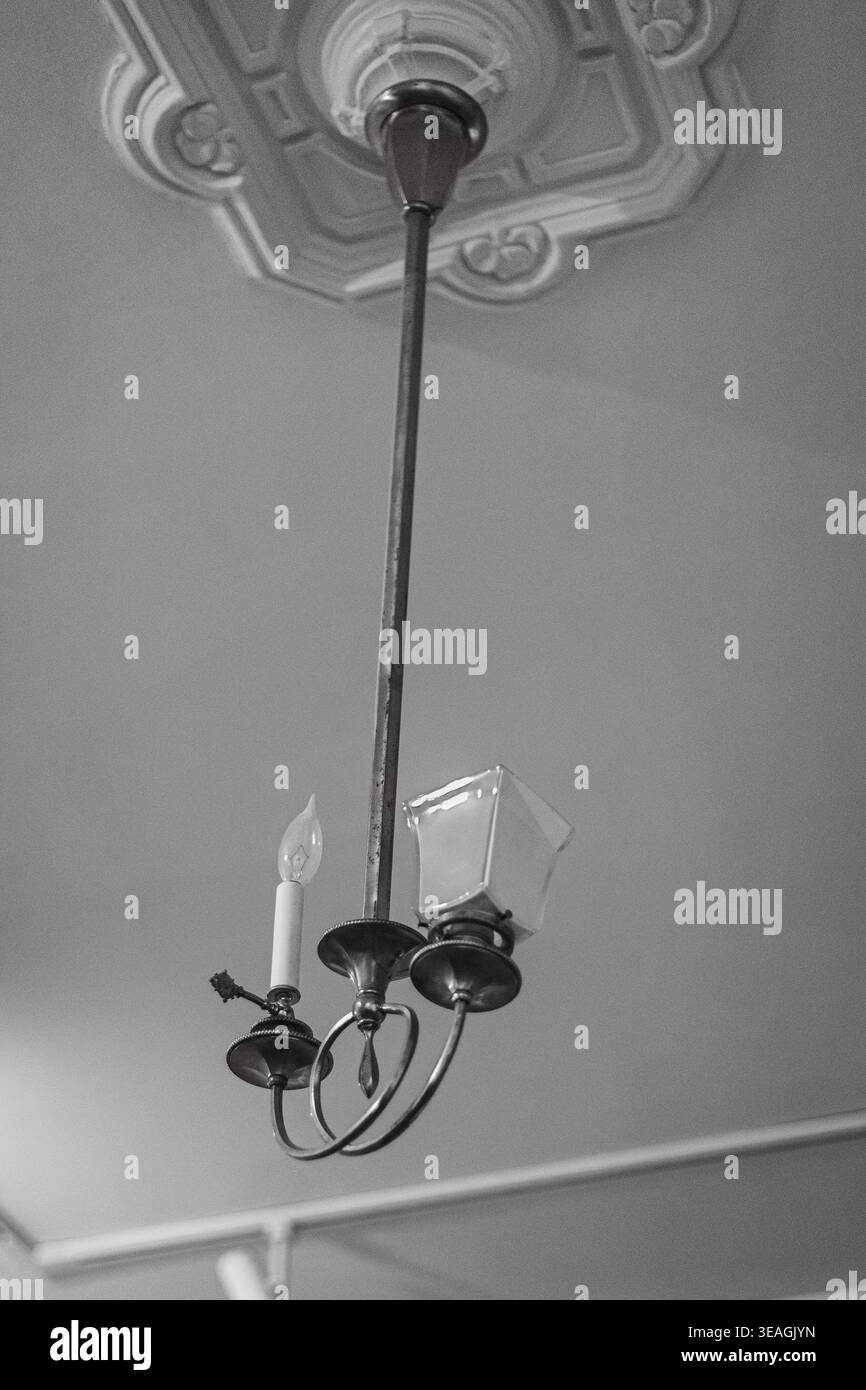 Antike Gasleuchte, Vintage Lampe, Historic Rotary Jail Museum, Indiana USA, Schwarz & weiß Stockfoto