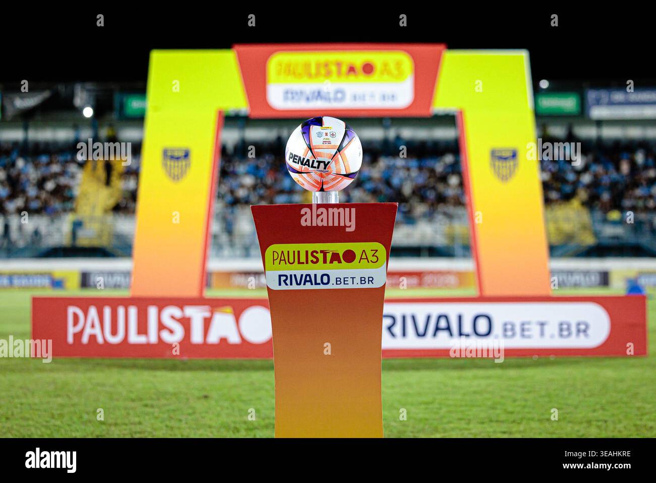 Marilia, Sao Paulo, Brasilien. April 2026. Marilia (SP), 22. April 2026 - Paulista A3/Marilia x Portuguesa Santista - Spiel zwischen Marilia und Portuguesa Santista für das Paulista A3-Finale, erste Etappe eines Fußballspiels im Stadion Bento de Abreu, am Mittwoch, 22. April 2026, Brasilien. Credit: Paulo H Dias/PhD Press/TheNews2 (Credit Image: © PhD Press/TheNEWS2 via ZUMA Press Wire) NUR REDAKTIONELLE VERWENDUNG! Nicht für kommerzielle ZWECKE! Stockfoto