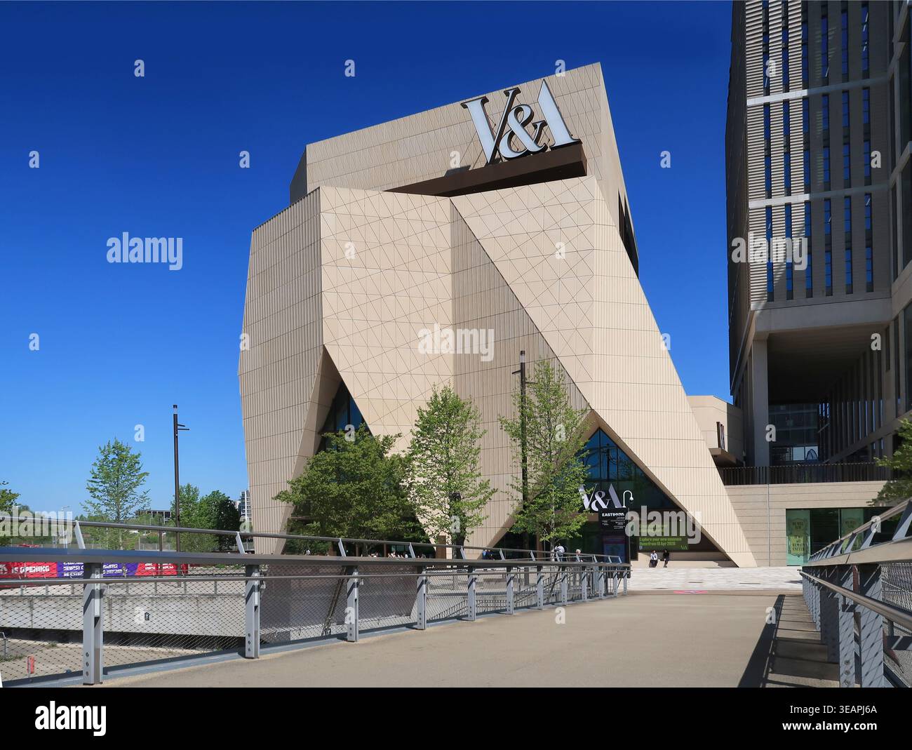 Außenansicht des New V&A East Museum an der Stratford Waterfront im Londoner Olympic Park. Stockfoto