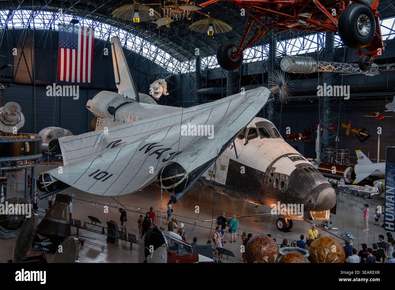 Chantilly, VA - 24. Juni: Space Shuttle Discovery im James S. McDonnell Space Hangar im Steven F. Udvar-Hazy Center in Chantilly, Stockfoto