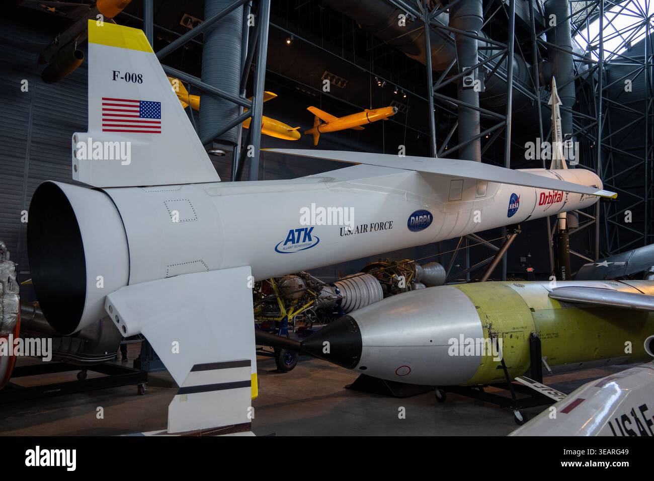 Chantilly, VA - 24. Juni: Experimentelles geflügeltes Raumfahrzeug mit NASA-, DARPA- und U.S. Air Force-Markierungen im Udvar-Hazy Center in Stockfoto