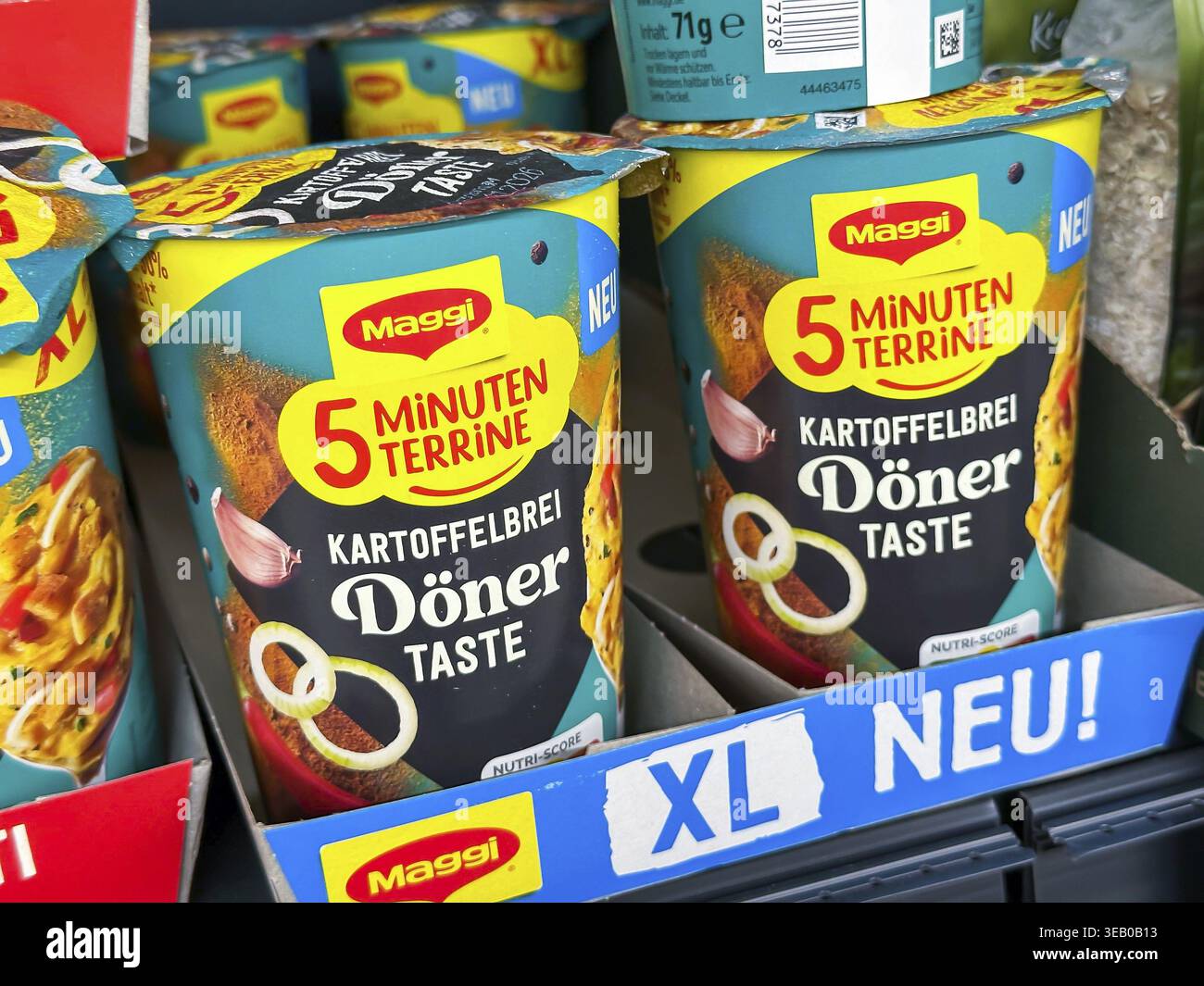 5-minütige Maggi-Terrine in Döner-Döner-Geschmack. Stuttgart, Baden-Württemberg, Deutschland Stockfoto