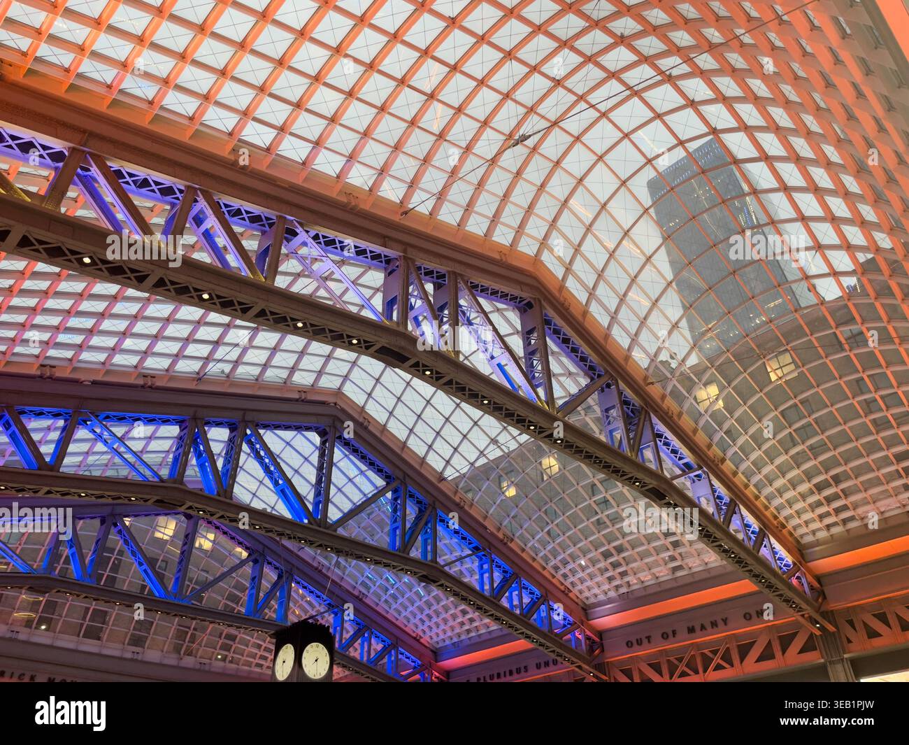 Decke der Daniel Moynihan Train Hall, Penn Station, New York City, NY, USA. Stockfoto