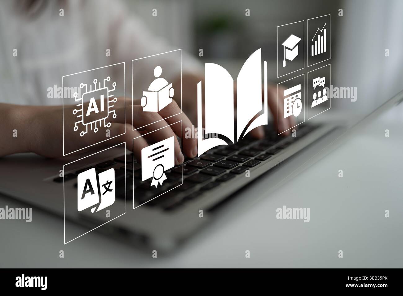 Eine Nahaufnahme der Hände, die auf einer Laptop-Tastatur tippen, umgeben von Bildgrafiken, die modernes Lernen und digitale Innovation in einem symbolisieren Stockfoto