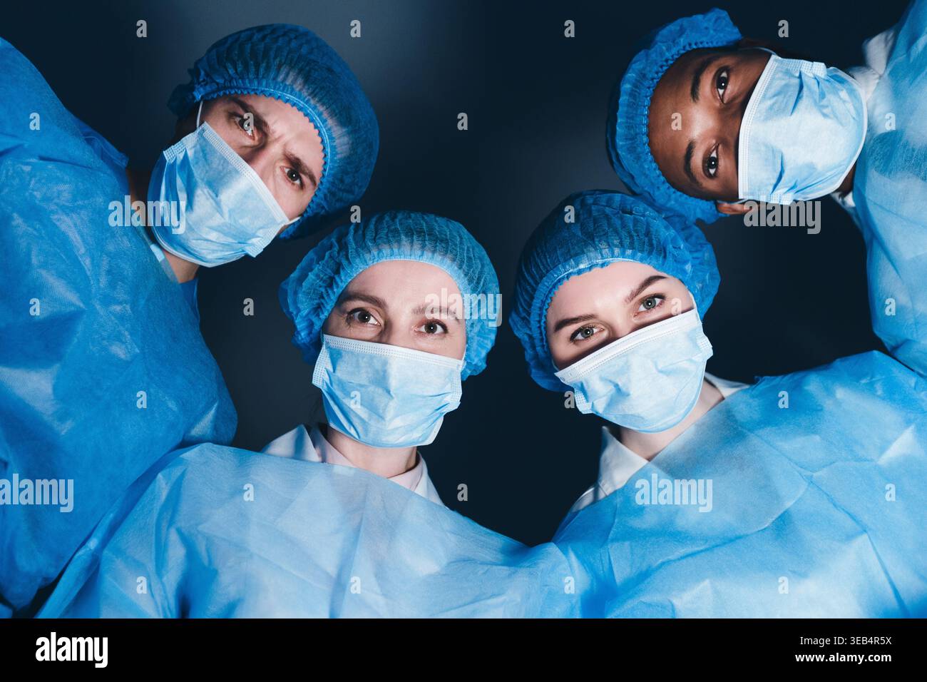 Ärzte in Betrieb Theater am Patienten suchen Stockfoto